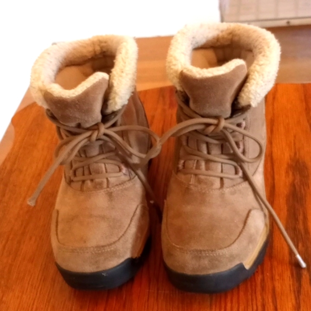 Sorel Women's Waterfall Low-Lace Lined Winter Boots